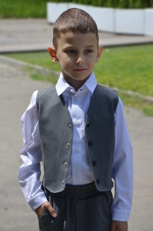ЖИЛЕТ ДЛЯ ХЛОПЧИКА сірий SCHOOL 2025