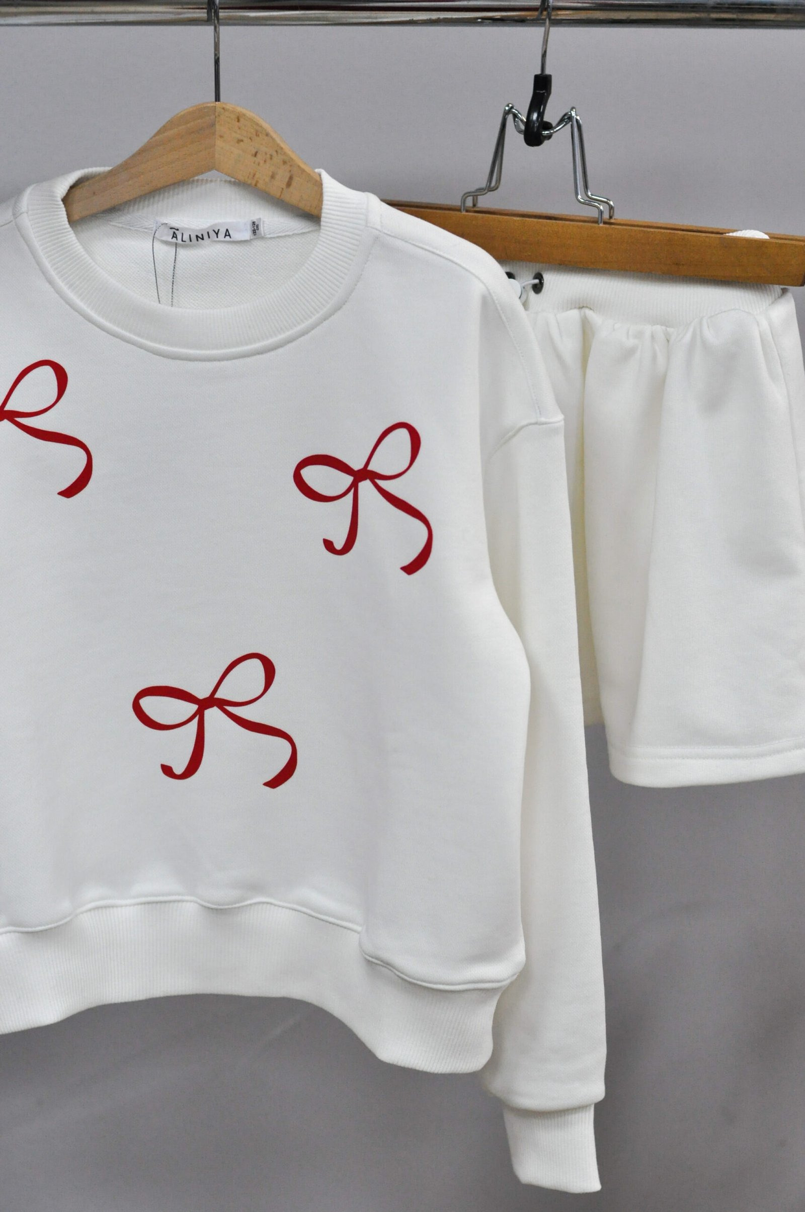 СВІТШОТ З БАНТАМИ МОЛОЧНИЙ - Зображення 3